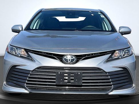Used 2021 Toyota Camry LE FWD image 3