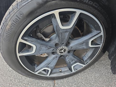 Used 2020 Mercedes-Benz GLA 250 4MATIC w/ Premium Package image 33