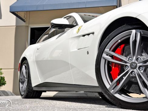 Used 2017 Ferrari GTC4Lusso AWD/4WD image 6