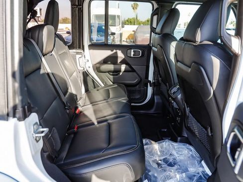 New 2026 Jeep Wrangler Unlimited Sahara AWD/4WD image 20
