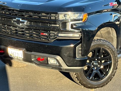 Used 2022 Chevrolet Silverado 1500 LT Trail Boss w/ Convenience Package II image 3