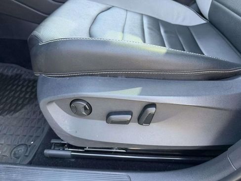 Used 2023 Volkswagen Taos SEL image 16