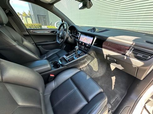 Used 2023 Porsche Macan image 36