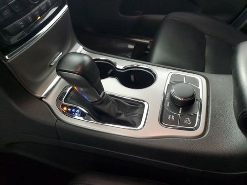 Used 2019 Jeep Grand Cherokee Limited AWD/4WD image 18