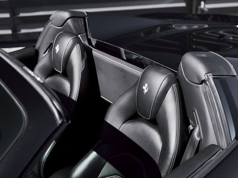 Used 2018 Ferrari 488 Spider image 15