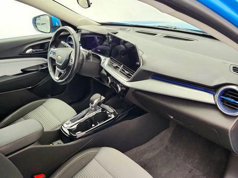 Used 2025 Chevrolet Trax LT w/ Driver Confidence Package image 23