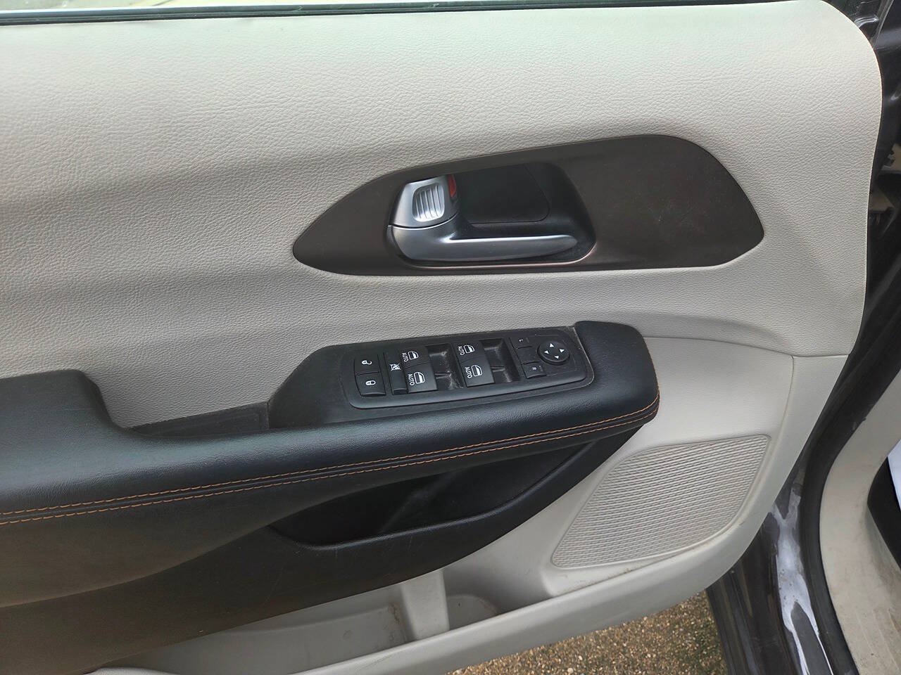 Used 2017 Chrysler Pacifica Touring-L Plus FWD image 13