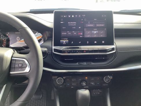 Used 2024 Jeep Compass Latitude w/ Convenience Group image 17