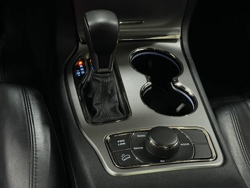 Used 2020 Jeep Grand Cherokee Limited X image 30