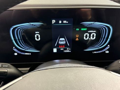 Used 2025 Kia Niro EX w/ EX Cold Weather Package image 14