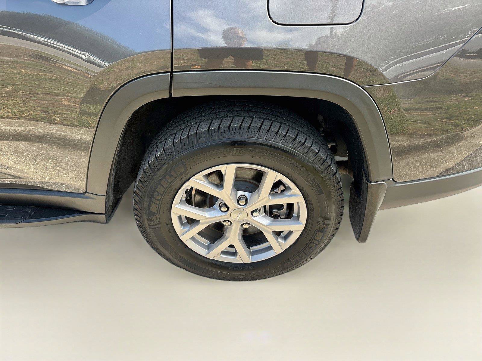 Used 2022 Jeep Grand Cherokee L Limited w/ MOPAR Finishing Package RWD image 31