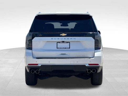 Used 2025 Chevrolet Suburban Premier RWD image 4