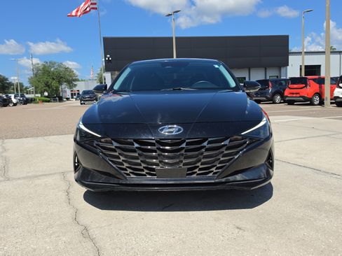 Used 2023 Hyundai Elantra Limited FWD image 3