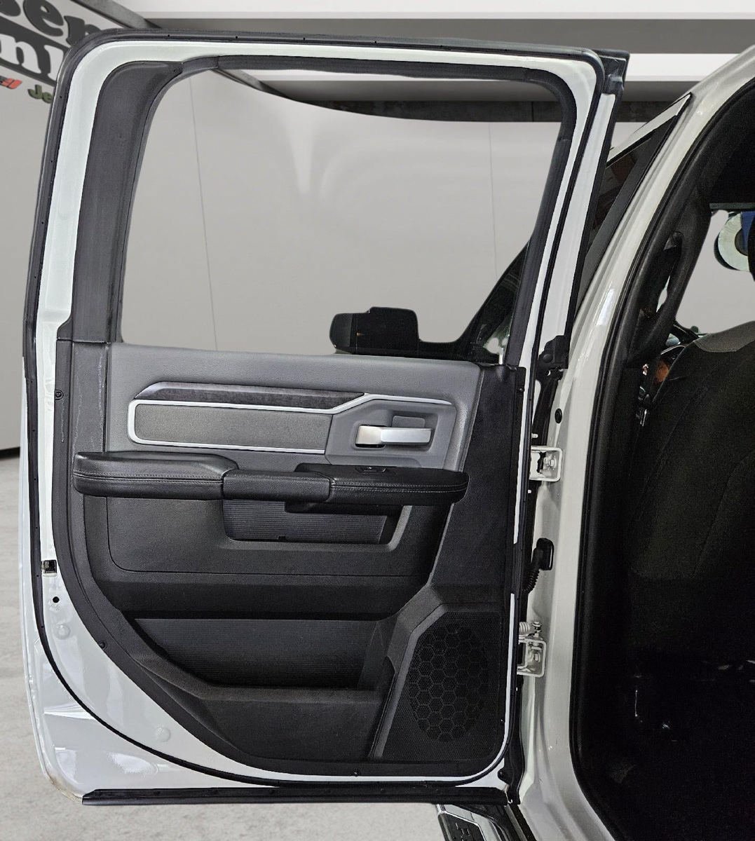 Used 2022 RAM 2500 Big Horn AWD/4WD image 10
