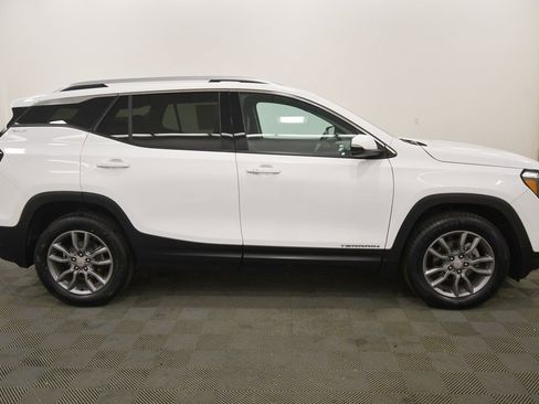Used 2024 GMC Terrain SLT image 9