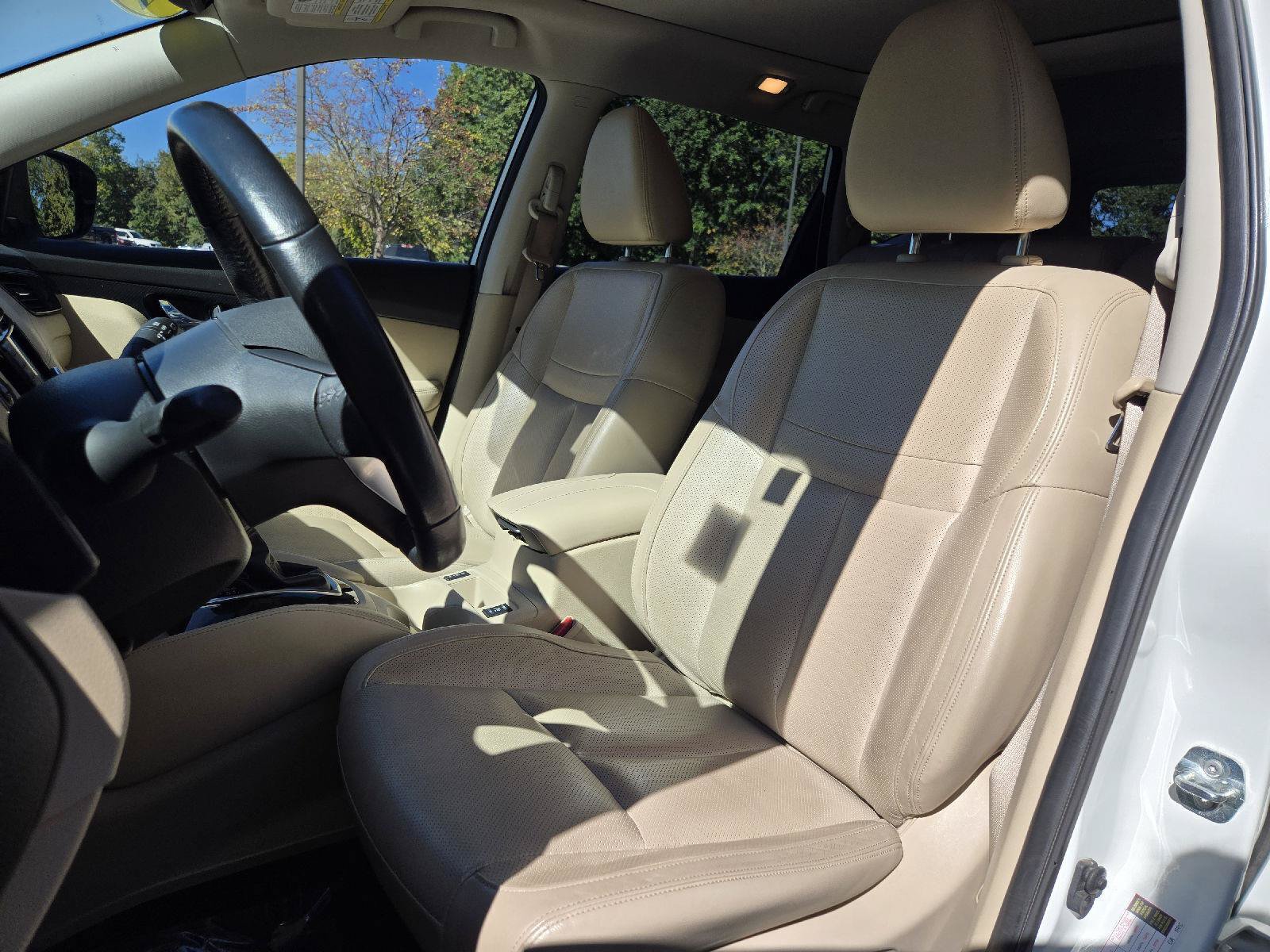 Used 2018 Nissan Rogue SL w/ Premium Package AWD/4WD image 13