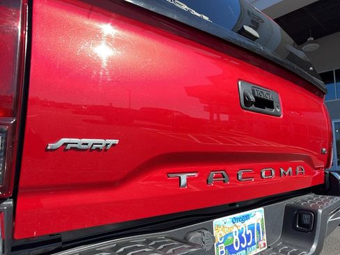 Used 2018 Toyota Tacoma SR5 image 25