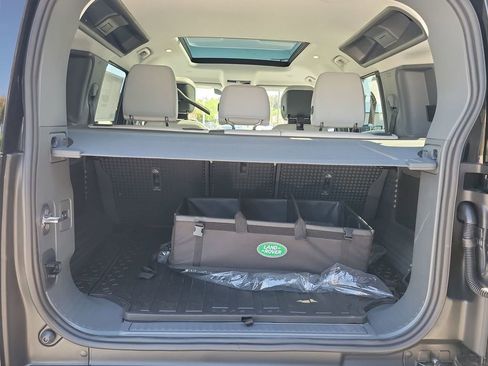 New 2026 Land Rover Defender 110 X-Dynamic SE image 11