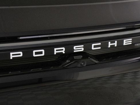 Certified 2025 Porsche Macan Electric image 22