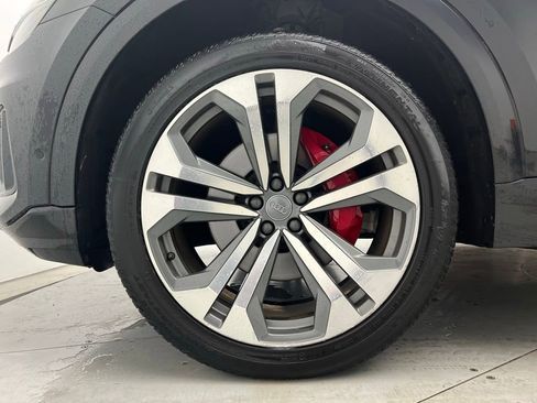 Used 2019 Audi Q8 Prestige w/ Luxury Package image 22