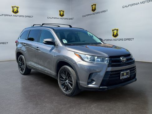 Used 2019 Toyota Highlander SE w/ Carpet Mat Package (TMS) FWD image 7