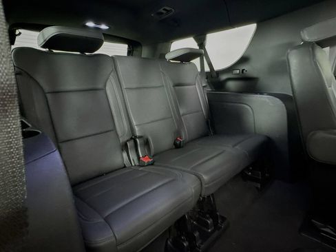 Used 2024 Chevrolet Suburban Z71 AWD/4WD image 35