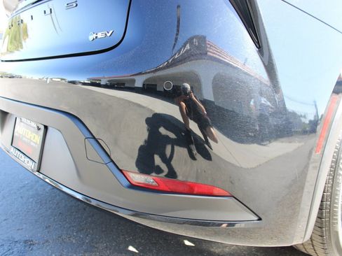 Used 2023 Toyota Prius LE FWD image 37