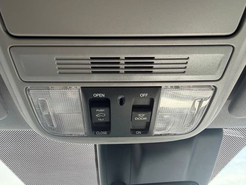 Used 2018 Honda Odyssey EX-L image 22