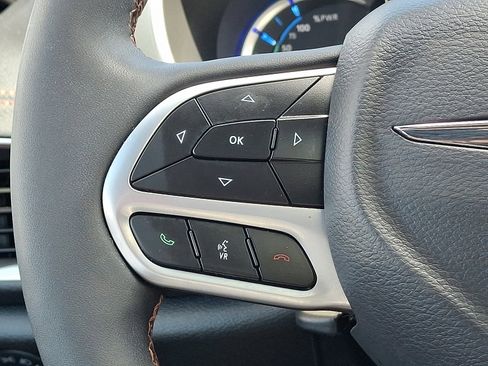 Certified 2024 Chrysler Pacifica Pinnacle FWD image 24