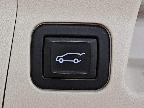 Used 2023 GMC Acadia Denali image 40