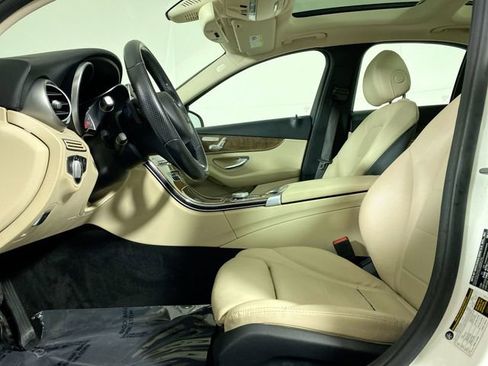 Used 2017 Mercedes-Benz C 300 4MATIC Sedan image 4