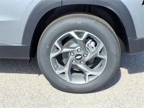 New 2026 Chevrolet Trax LT w/ LT Convenience Package FWD image 6