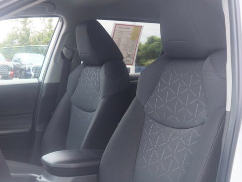Used 2025 Toyota RAV4 XLE AWD/4WD image 25