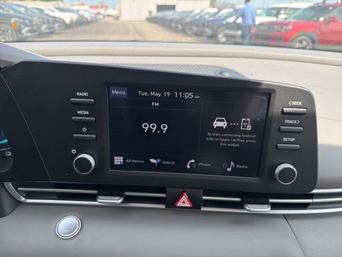 Used 2025 Hyundai Elantra Hybrid FWD image 20