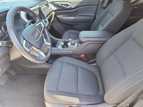 Used 2023 GMC Acadia SLE image 14