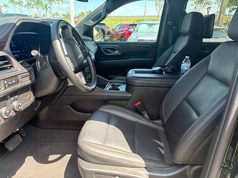 Used 2024 Chevrolet Suburban LT RWD image 13