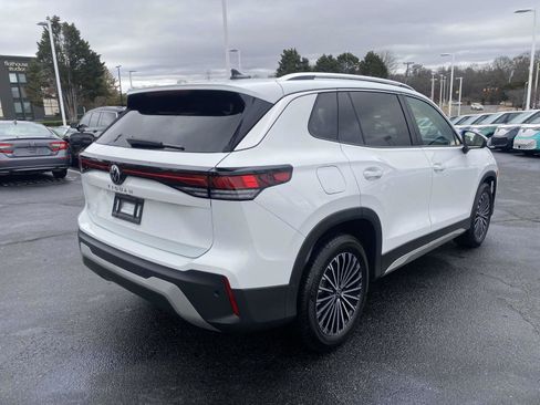 Certified 2025 Volkswagen Tiguan S w/ 18" Wheel Package image 7