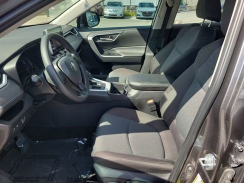 Used 2025 Toyota RAV4 XLE image 12