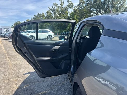 Used 2024 Nissan Sentra SV FWD image 18