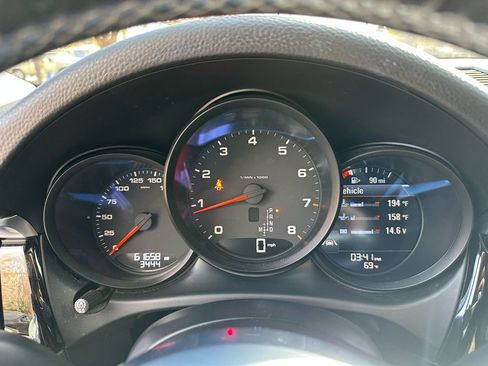 Used 2020 Porsche Macan w/ Driver Memory Package AWD/4WD image 18