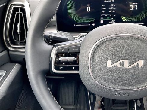 Used 2025 Kia Sorento S AWD/4WD image 18
