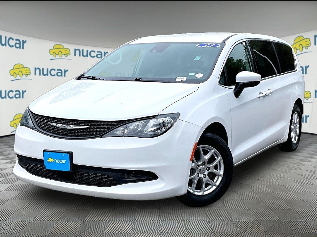 Used 2023 Chrysler Voyager LX FWD image 3
