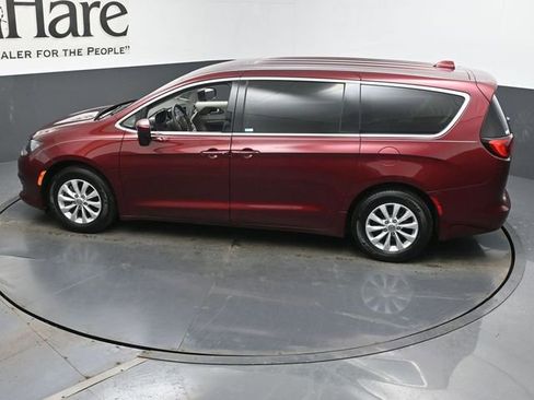 Used 2017 Chrysler Pacifica Touring w/ Tire & Wheel Group image 42