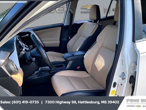 Used 2018 Toyota RAV4 Limited FWD image 18