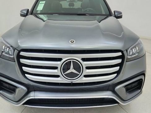 Used 2025 Mercedes-Benz GLS 450 4MATIC image 3