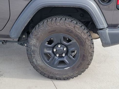 Used 2025 Jeep Wrangler Sport AWD/4WD image 15