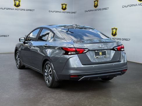 Used 2020 Nissan Versa SV image 3