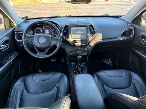 Used 2019 Jeep Cherokee Trailhawk image 12