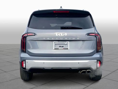 Used 2024 Kia Telluride EX w/ EX Captain's Chair Package image 5