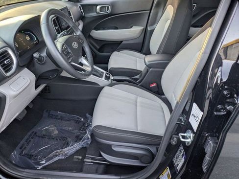 Used 2025 Hyundai Venue SEL image 22